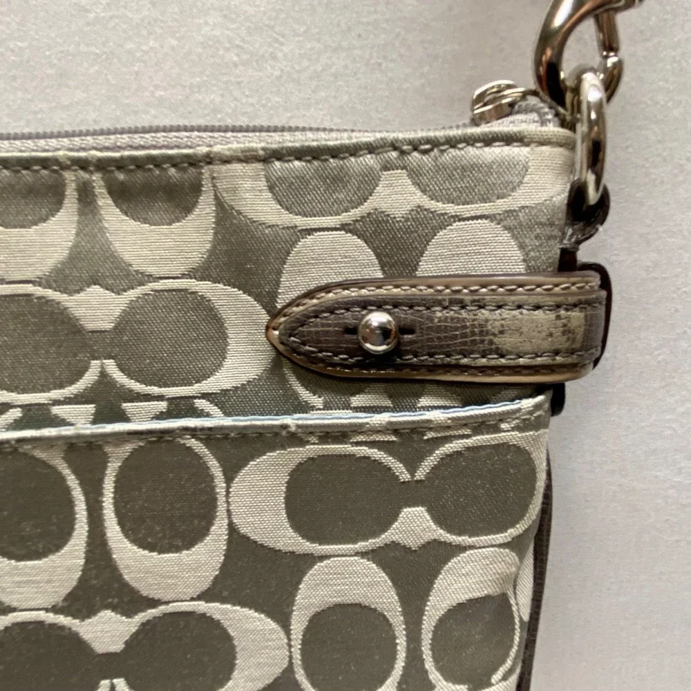 Coach Collette Signature Swingpack 47752 Grey Shimmer Rare Authentic Crossbody
